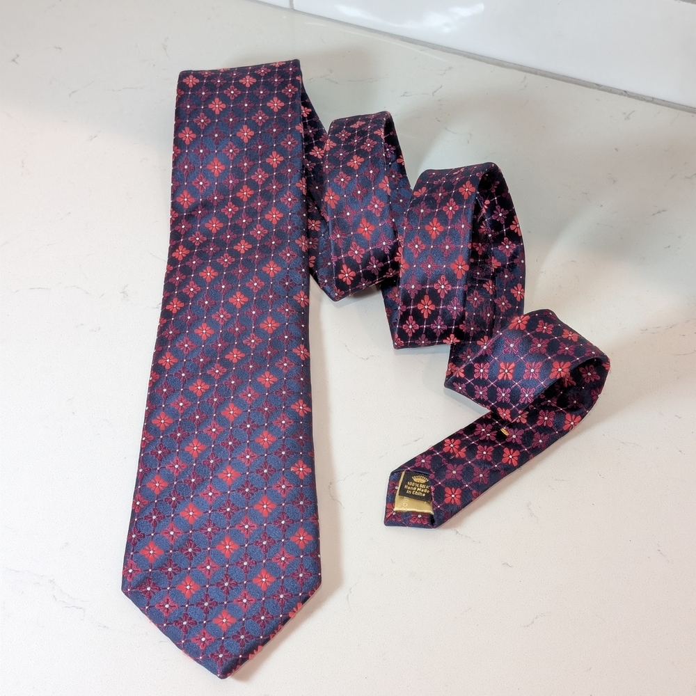 Countess Mara 100% Silk Elegant Blue and Red Patterned Tie